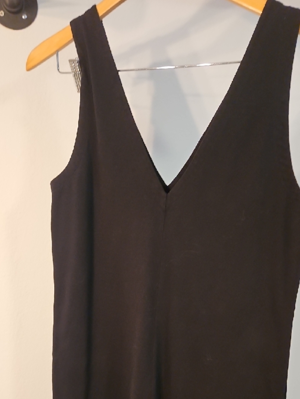 James Perse Black Sleeveless V-Neck Jumpsuit - Picture 4 of 9